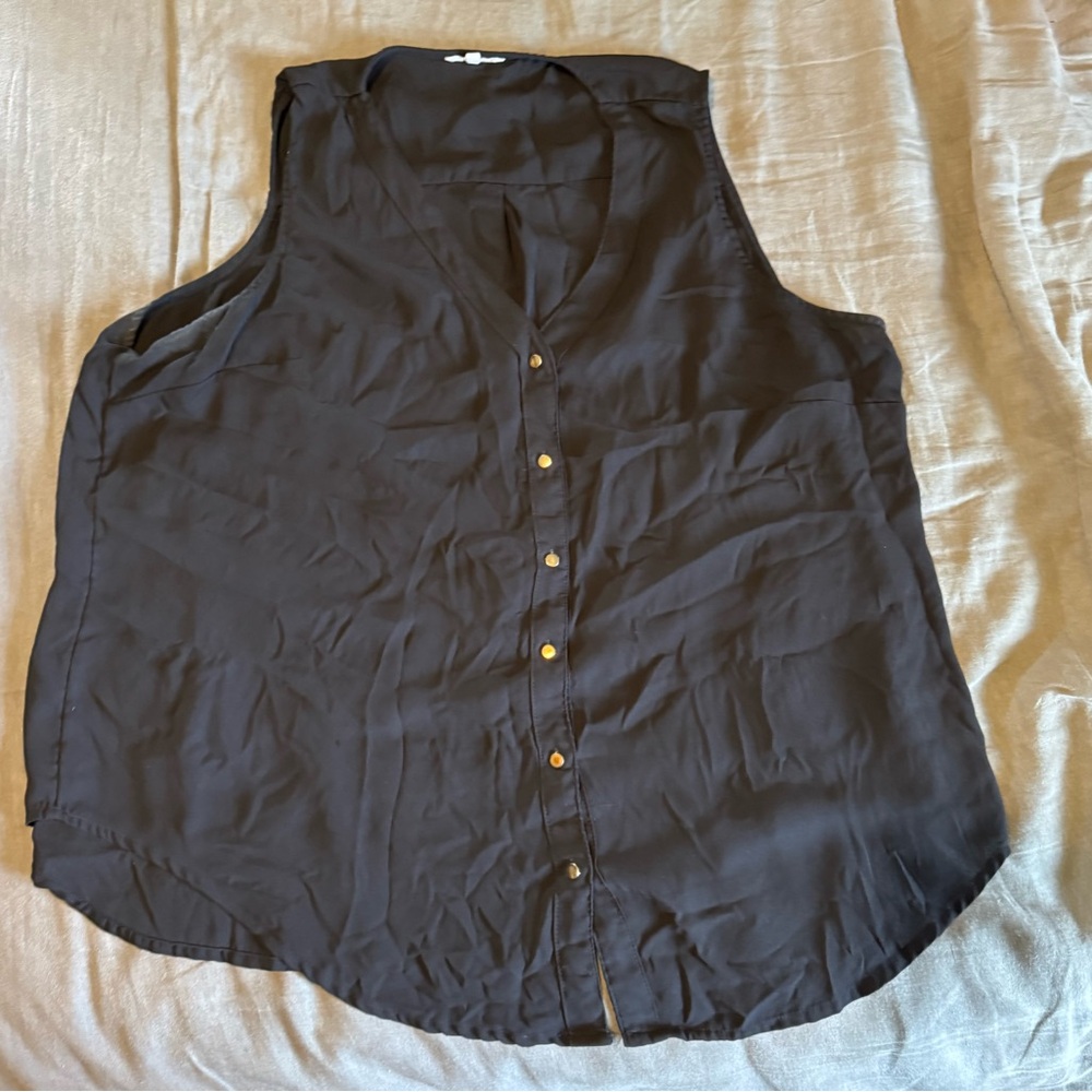 Maurices Black Sleeveless Button-Down Shirt